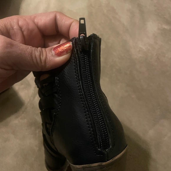 Elegant Black Ankle Booties ladies size 8.5 - Picture 10 of 10